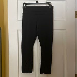 Lululemon black run tight Capri